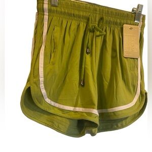 NWT Valinna active shorts Size S/M
